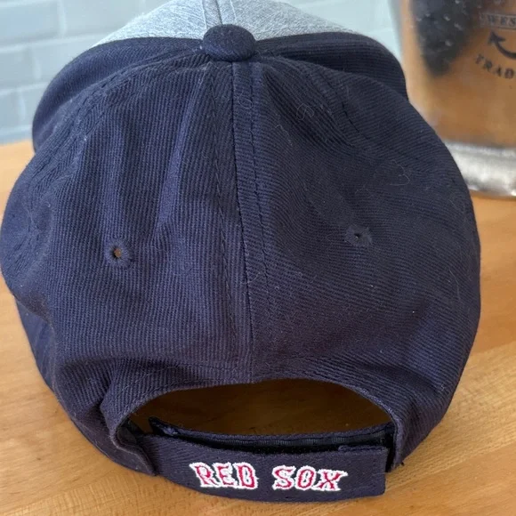 Boston Red Sox MLB NWOT Gray and Black Adjustable Cap w Red B - Picture 7 of 11